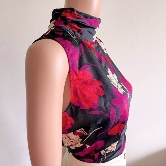 Vince Camuto Floral Top - Picture 6 of 11